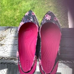 Crocs Women's Floral Flats - Pink and Black
